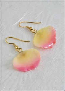 Rose Petal Earring - Cream Pink