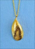 Mussel Shell Pendant in Gold